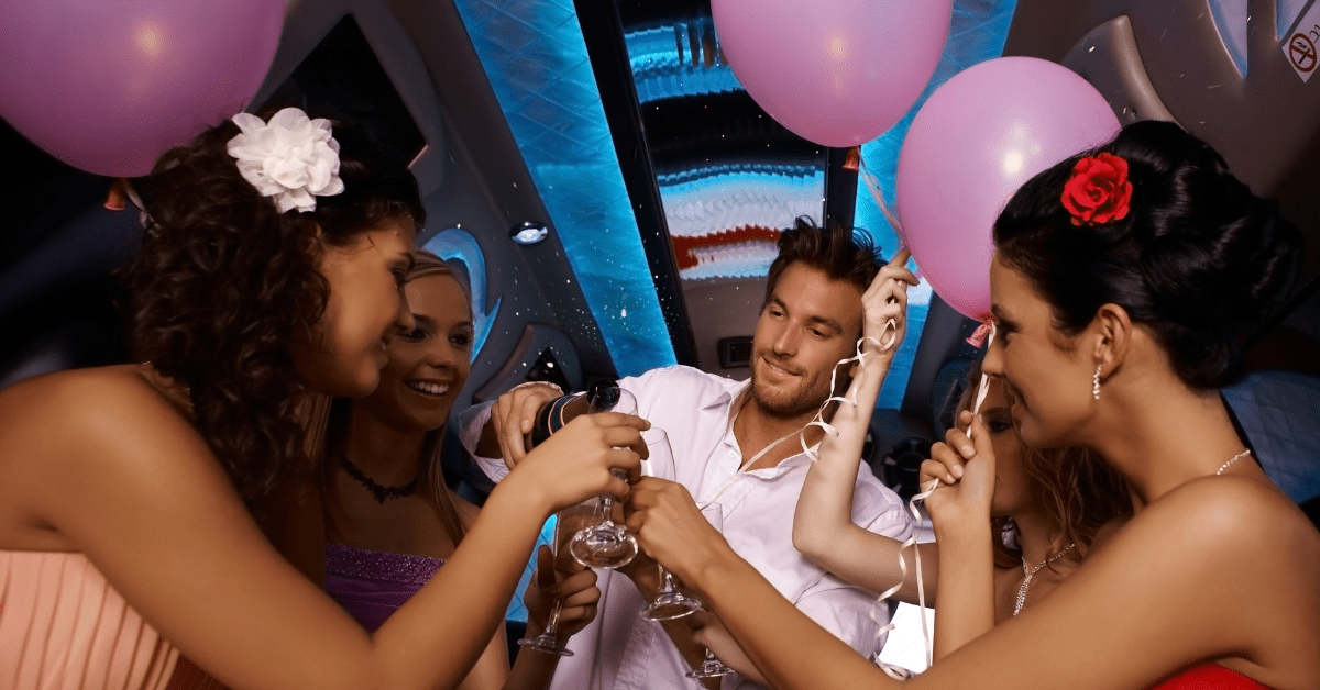 5 Reasons to Get a Limo for Prom Night 5 Reasons to Get a Limo for Prom Night