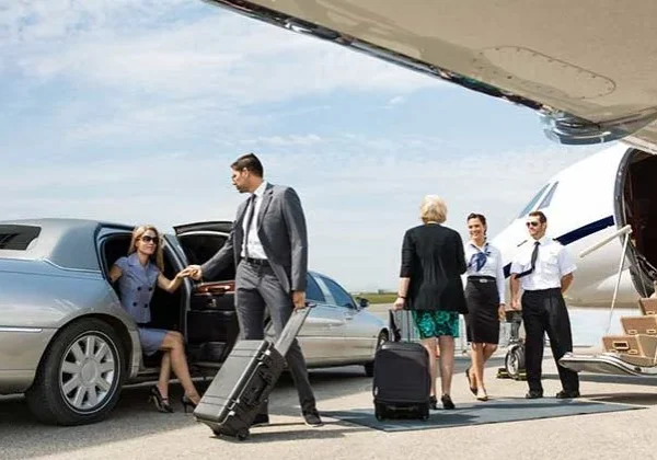 A man in a suit and tie holding luggage.